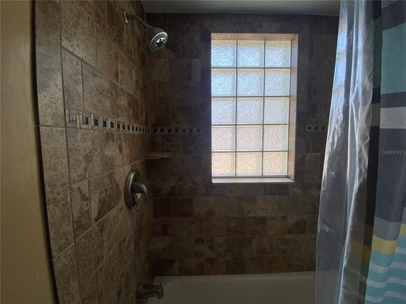 Vendido Recientemente: $316,000 (3 camas, 2 baños, 1271 Pies cuadrados)