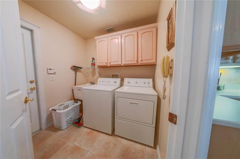 Recently Rented: $3,000 (3 beds, 2 baths, 2276 Square Feet)