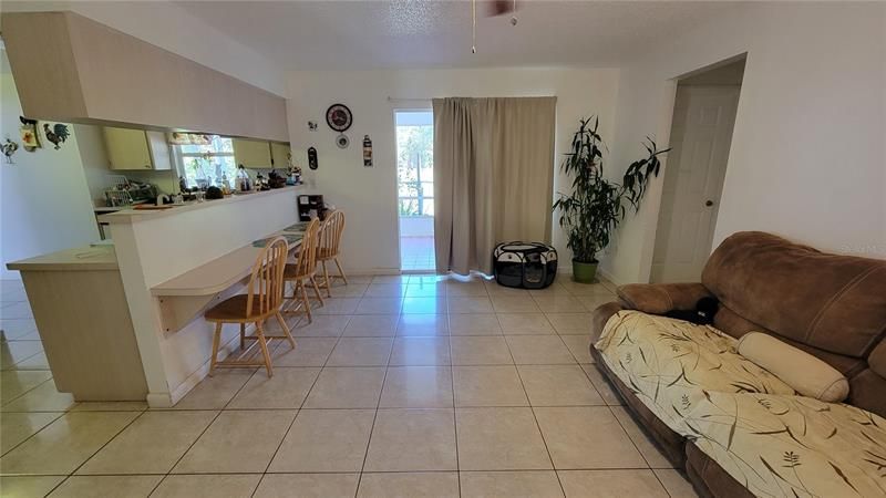 Vendido Recientemente: $325,000 (4 camas, 2 baños, 2082 Pies cuadrados)