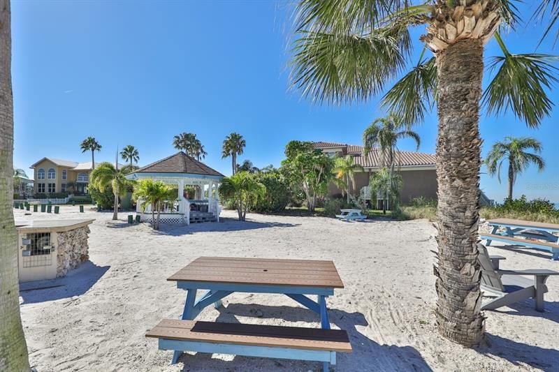 Recently Sold: $1,975,000 (5 beds, 4 baths, 4186 Square Feet)