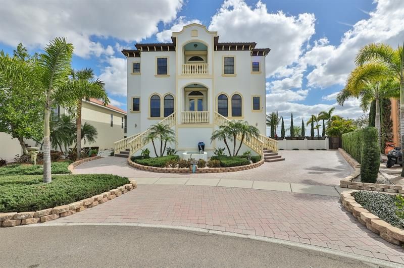 Recently Sold: $1,975,000 (5 beds, 4 baths, 4186 Square Feet)