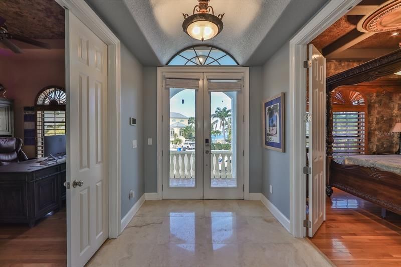 Recently Sold: $1,975,000 (5 beds, 4 baths, 4186 Square Feet)