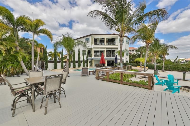 Recently Sold: $1,975,000 (5 beds, 4 baths, 4186 Square Feet)