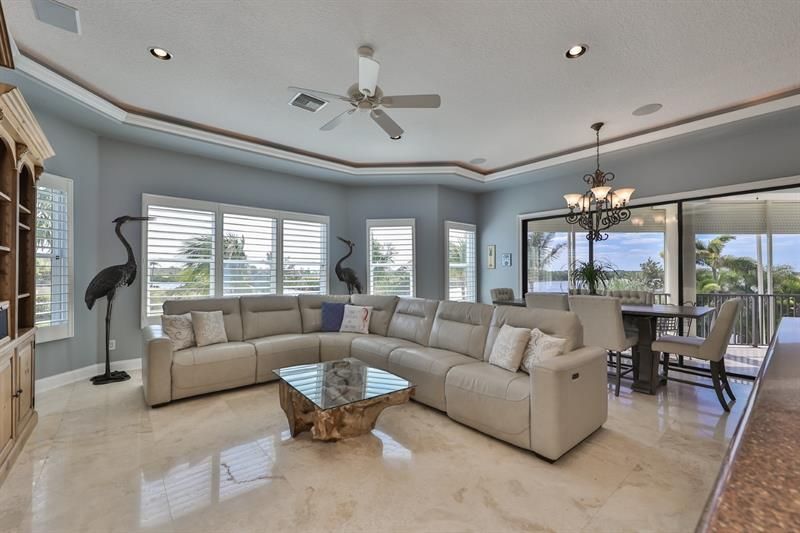 Recently Sold: $1,975,000 (5 beds, 4 baths, 4186 Square Feet)