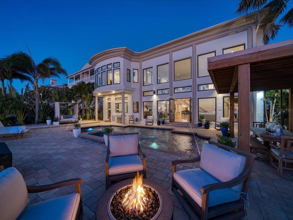 Recently Sold: $7,697,000 (8 beds, 6 baths, 6914 Square Feet)