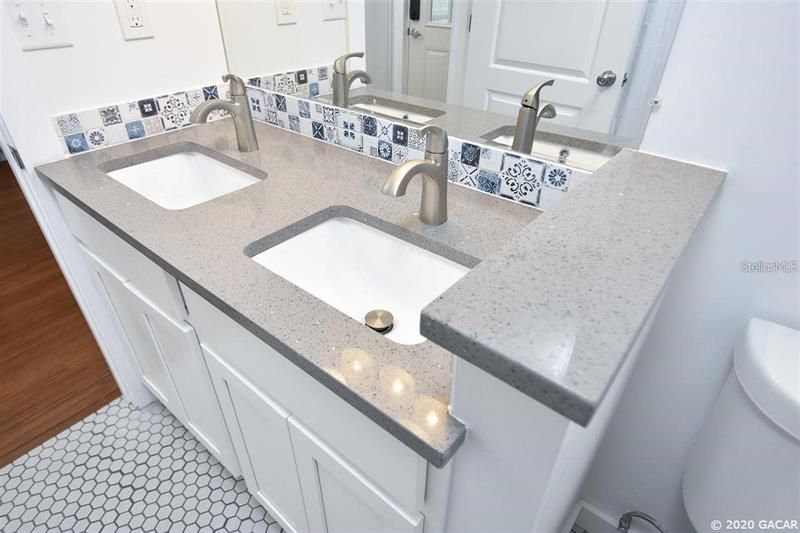 Recently Sold: $227,000 (2 beds, 1 baths, 777 Square Feet)