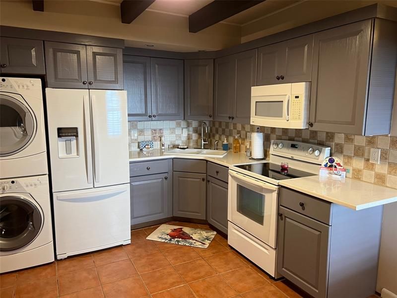 Recently Sold: $1,100,000 (2 beds, 2 baths, 1131 Square Feet)