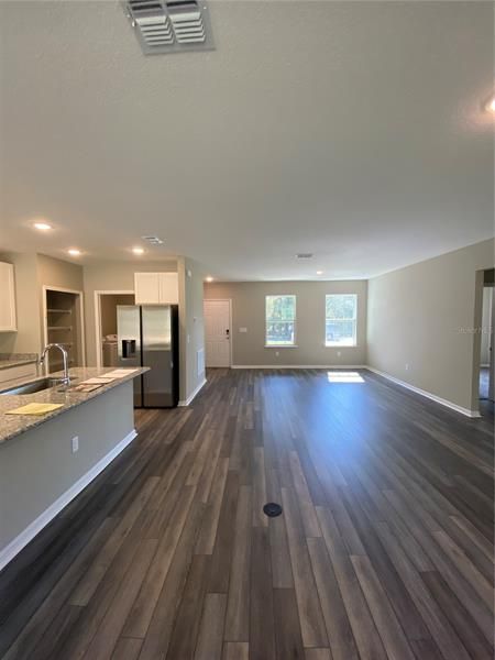 Recently Sold: $300,000 (3 beds, 2 baths, 1601 Square Feet)
