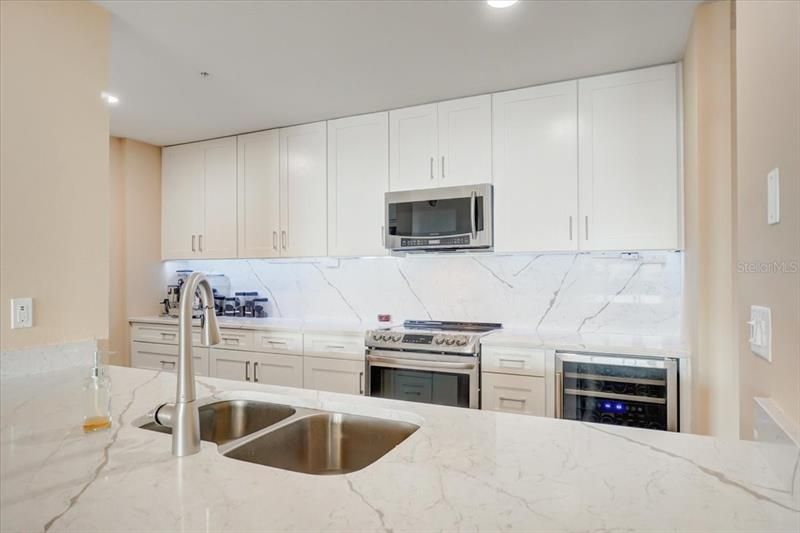 Recently Sold: $650,000 (2 beds, 2 baths, 1885 Square Feet)
