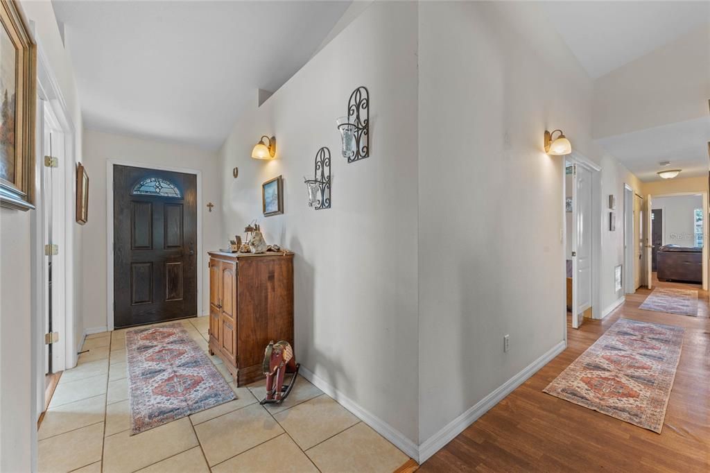 Vendido Recientemente: $599,000 (3 camas, 3 baños, 2472 Pies cuadrados)