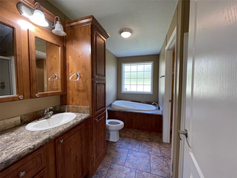 最近售出: $129,900 (3 贝兹, 2 浴室, 1188 平方英尺)