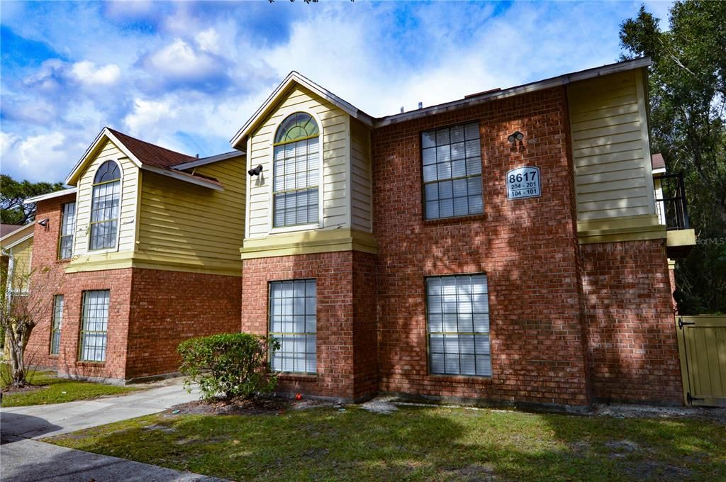 Recently Rented: $1,385 (1 beds, 1 baths, 846 Square Feet)