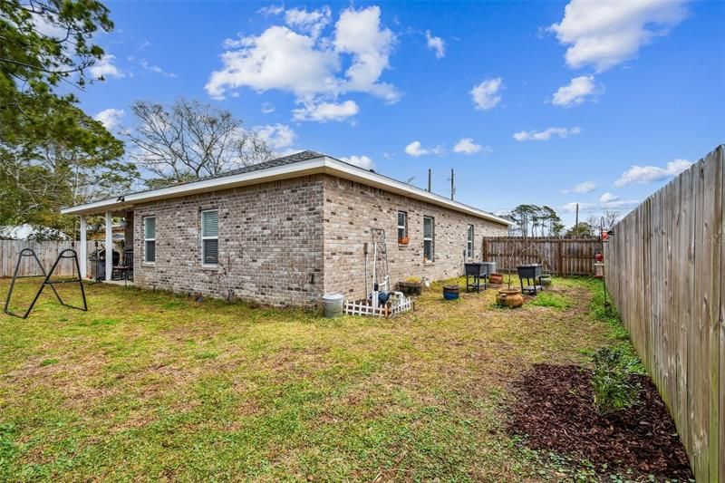 Recently Sold: $370,000 (3 beds, 2 baths, 1785 Square Feet)