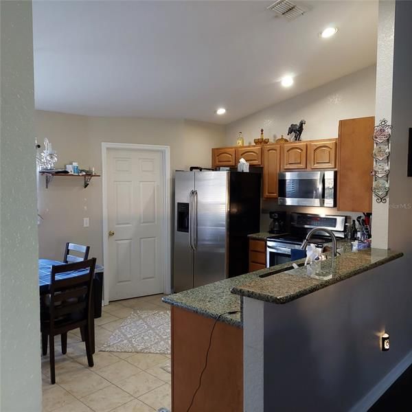 Recently Sold: $250,000 (3 beds, 2 baths, 1262 Square Feet)
