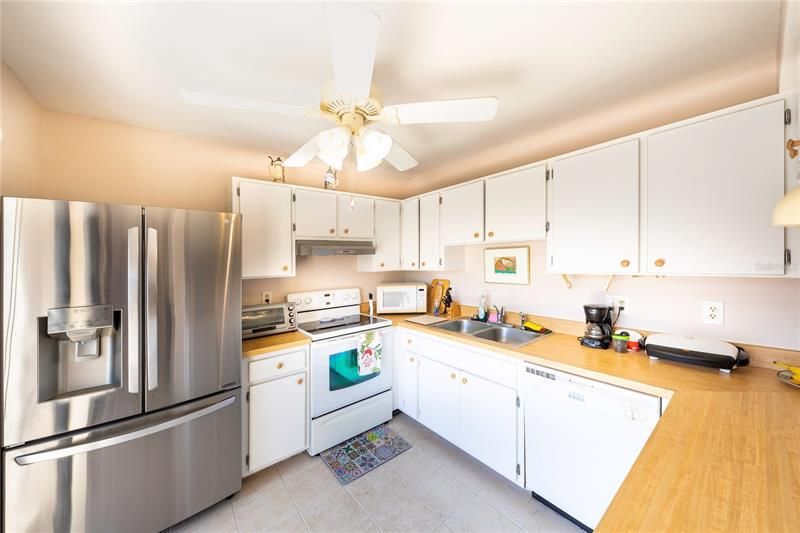 Recently Sold: $325,000 (2 beds, 2 baths, 1300 Square Feet)
