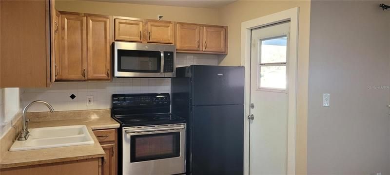 Recently Rented: $1,250 (2 beds, 1 baths, 585 Square Feet)