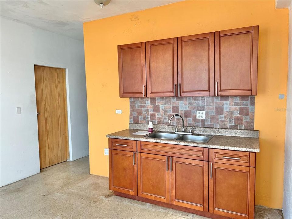 Vendido Recientemente: $76,900 (3 camas, 1 baños, 1026 Pies cuadrados)