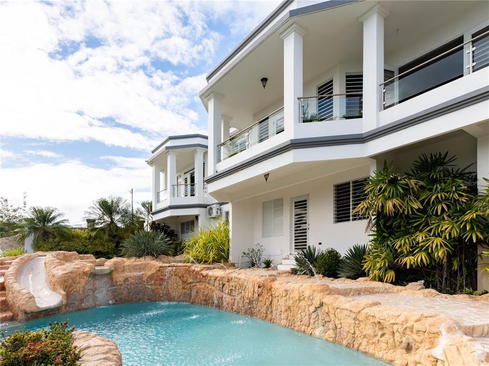 Недавно продано: $750,000 (4 спален, 4 ванн, 2000 Квадратных фут)