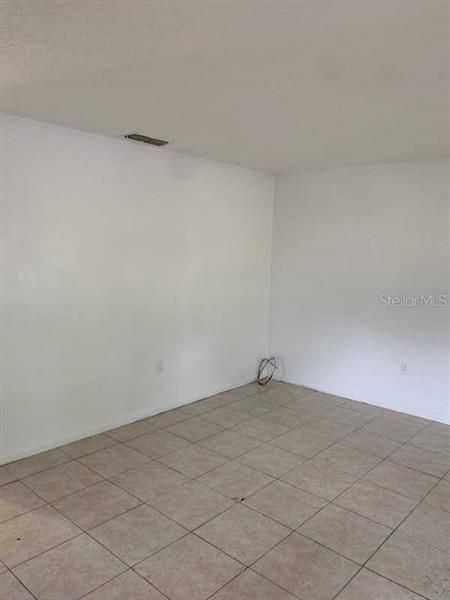 Recently Rented: $850 (2 beds, 1 baths, 1617 Square Feet)