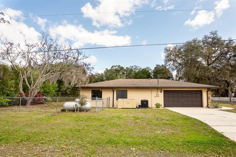 Recently Sold: $229,750 (3 beds, 2 baths, 2098 Square Feet)