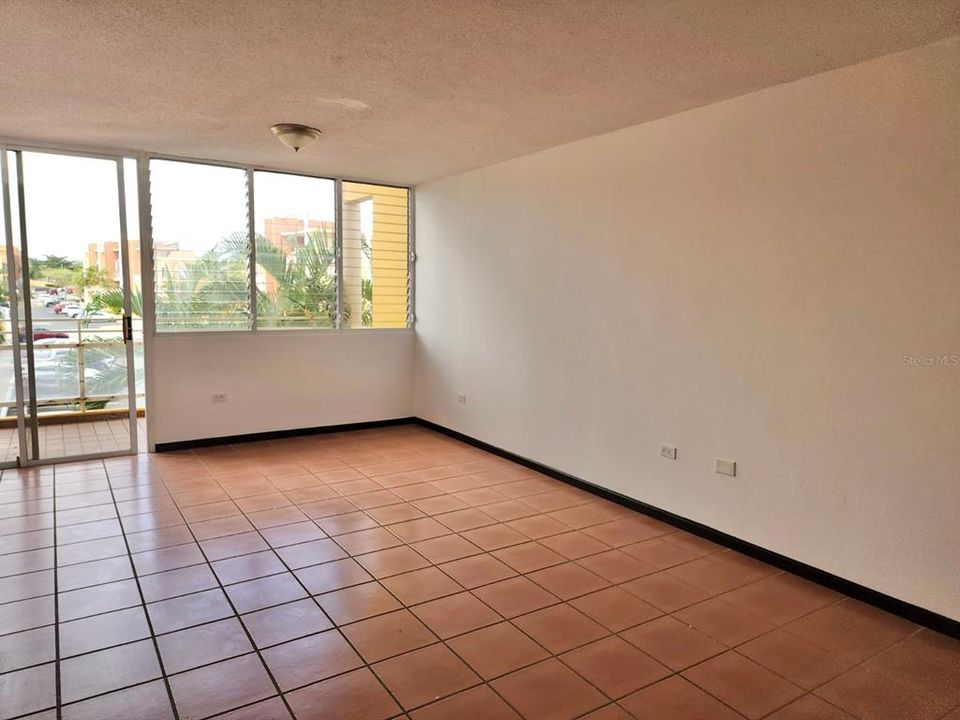 Vendido Recientemente: $200,000 (3 camas, 2 baños, 1525 Pies cuadrados)