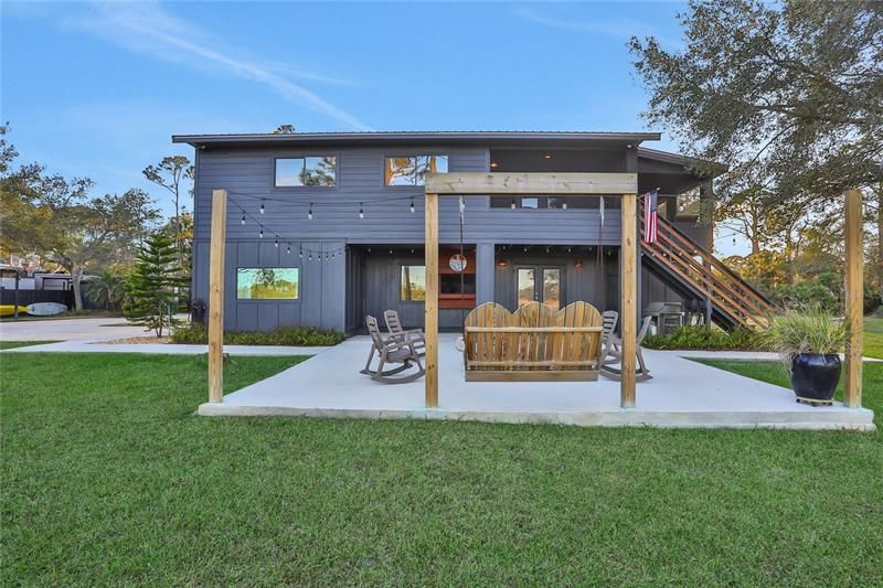 Recently Sold: $995,000 (5 beds, 4 baths, 2820 Square Feet)