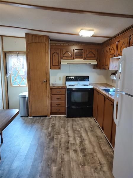 Recently Sold: $139,900 (3 beds, 2 baths, 1104 Square Feet)
