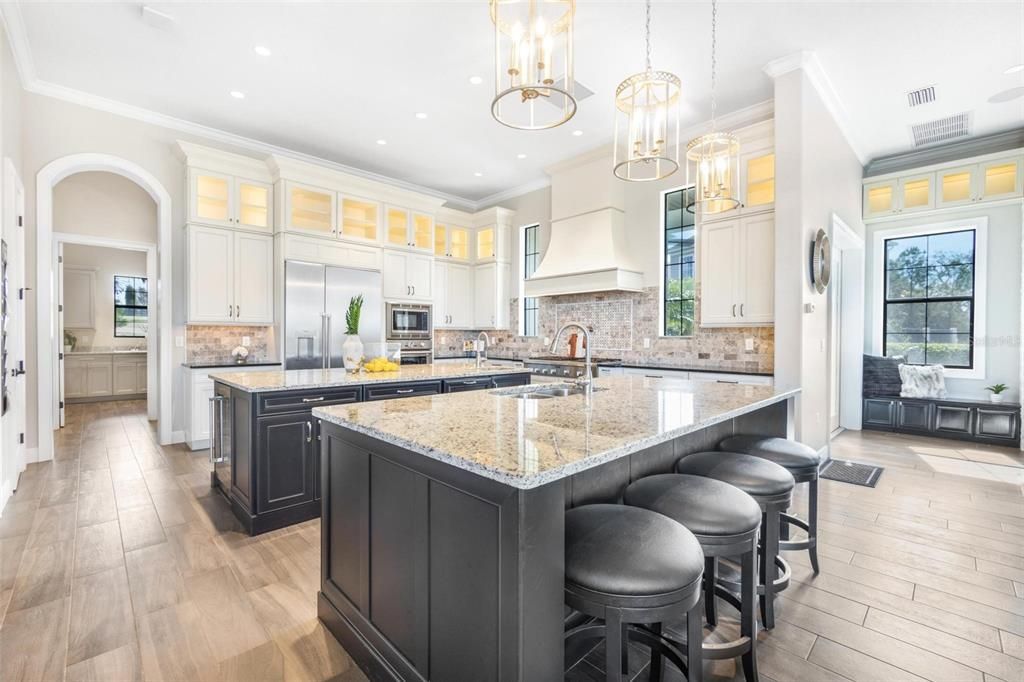 Recently Sold: $2,299,000 (6 beds, 5 baths, 5922 Square Feet)