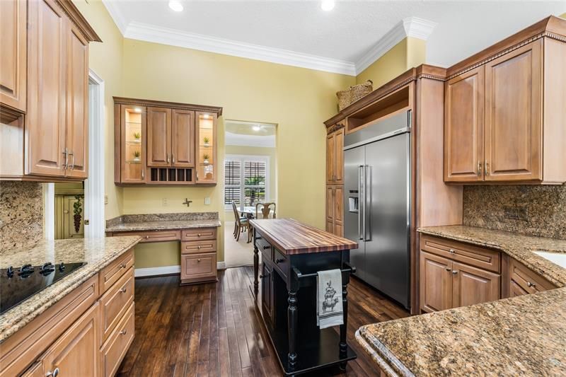 Large Kitchen with Island