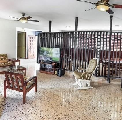 Vendido Recientemente: $495,000 (4 camas, 2 baños, 3460 Pies cuadrados)