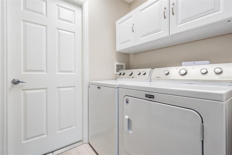 Walk in laundry room with built-ins