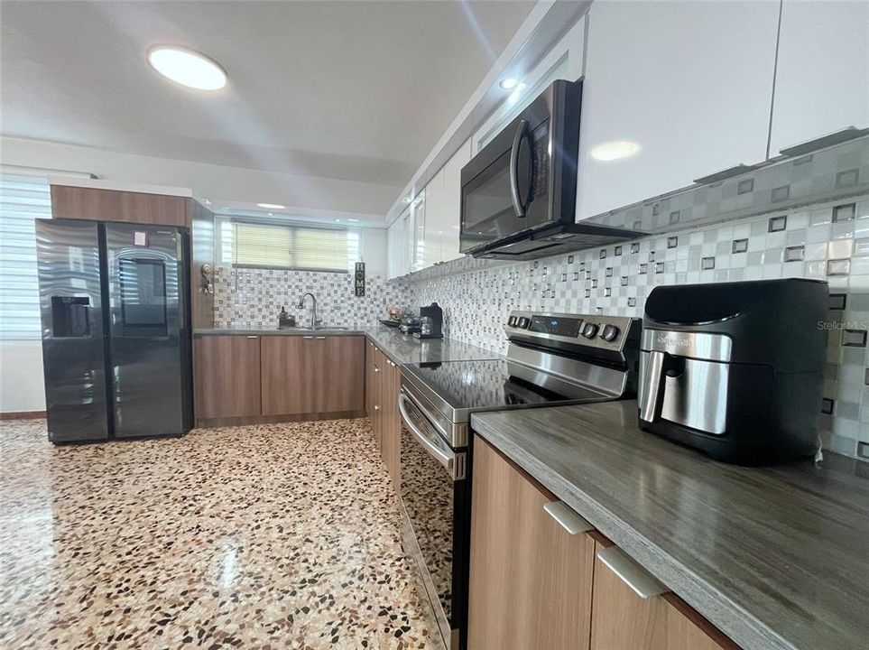 Vendido Recientemente: $199,000 (3 camas, 2 baños, 1160 Pies cuadrados)