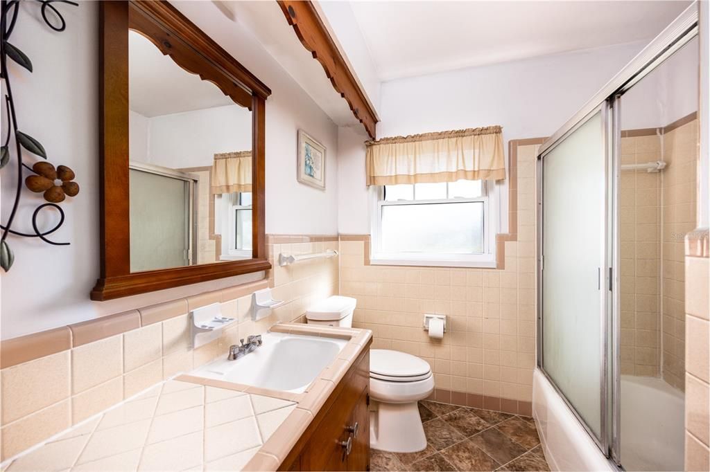 最近售出: $330,000 (4 贝兹, 2 浴室, 1748 平方英尺)