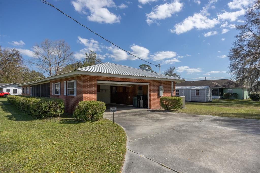 Recently Sold: $330,000 (4 beds, 2 baths, 1748 Square Feet)