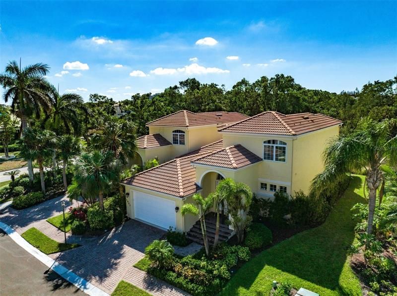 Recently Sold: $1,685,000 (3 beds, 2 baths, 2376 Square Feet)