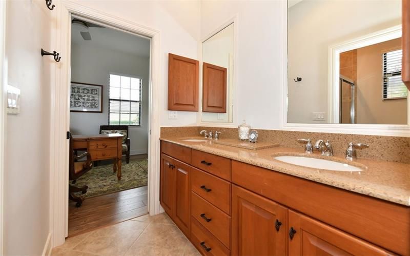 Недавно арендовано: $4,200 (4 спален, 3 ванн, 2544 Квадратных фут)