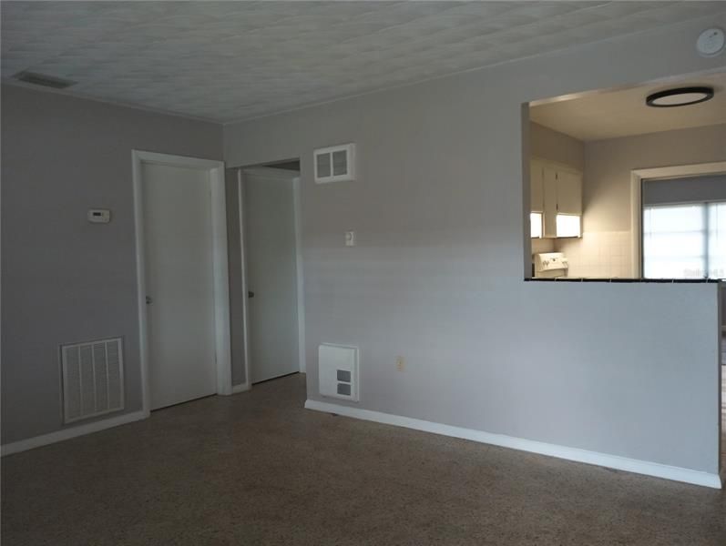Recently Rented: $1,200 (2 beds, 1 baths, 744 Square Feet)