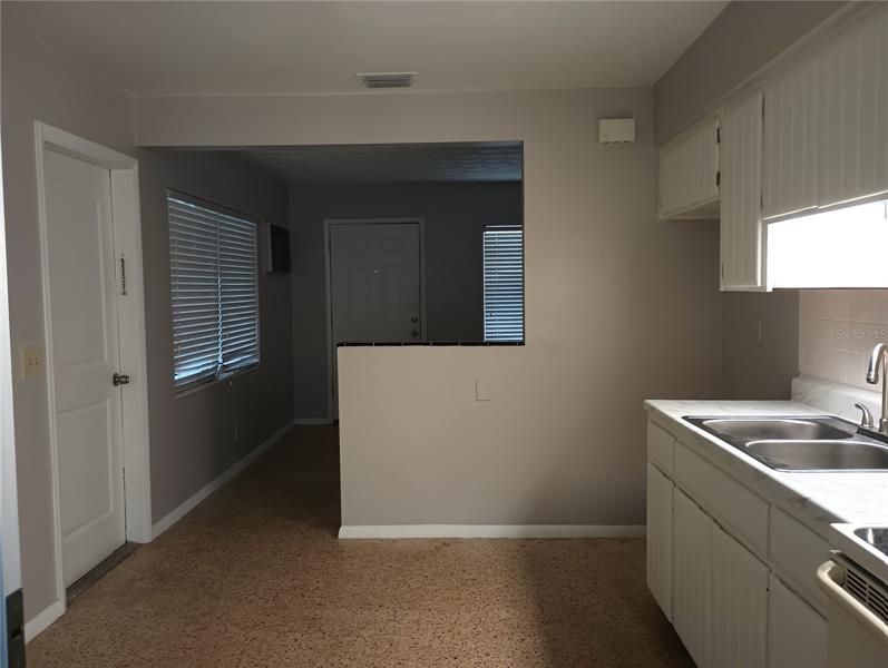 Recently Rented: $1,200 (2 beds, 1 baths, 744 Square Feet)