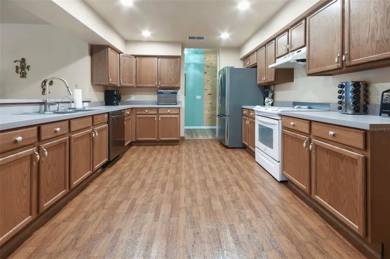 Recently Sold: $625,000 (3 beds, 2 baths, 2696 Square Feet)