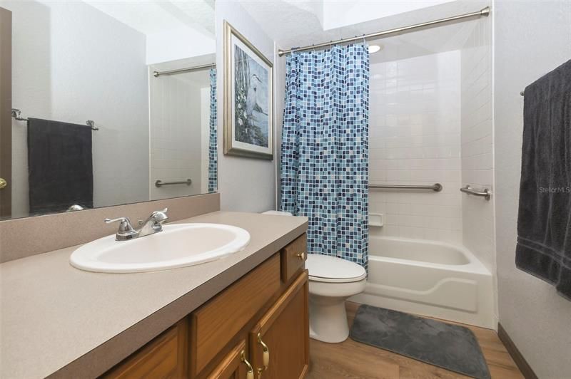 最近售出: $625,000 (3 贝兹, 2 浴室, 2696 平方英尺)