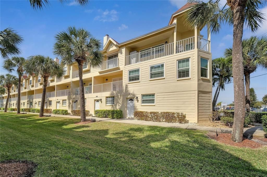 Recently Sold: $599,000 (1 beds, 1 baths, 875 Square Feet)