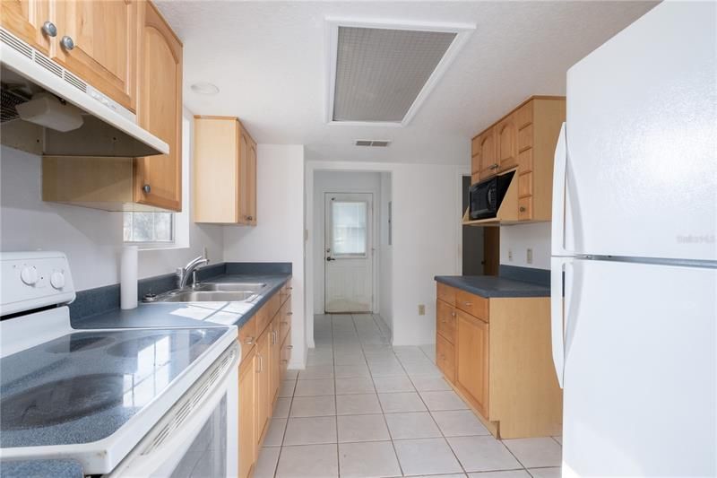 Recently Sold: $215,000 (3 beds, 2 baths, 1640 Square Feet)