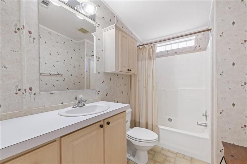 最近售出: $350,000 (3 贝兹, 2 浴室, 1404 平方英尺)