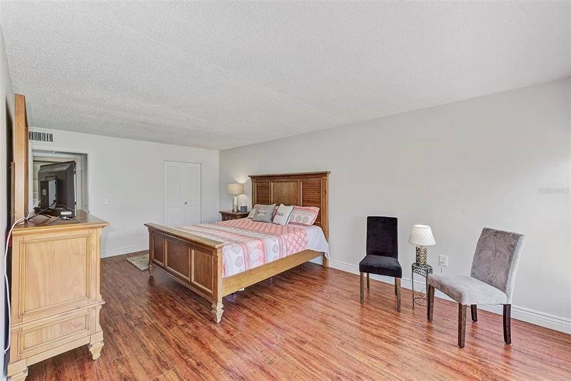 Recently Sold: $145,000 (1 beds, 1 baths, 646 Square Feet)