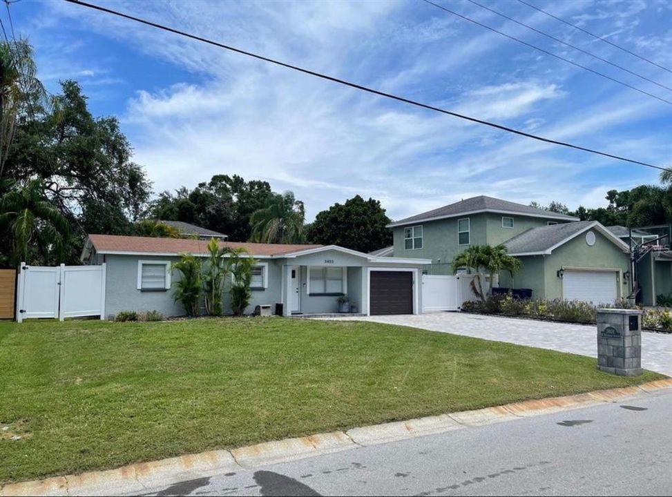 Recently Rented: $3,500 (2 beds, 1 baths, 930 Square Feet)