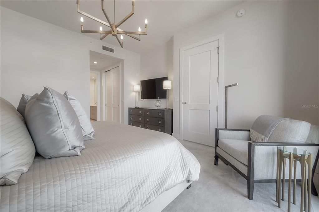 Active With Contract: $9,500 (2 beds, 3 baths, 2068 Square Feet)