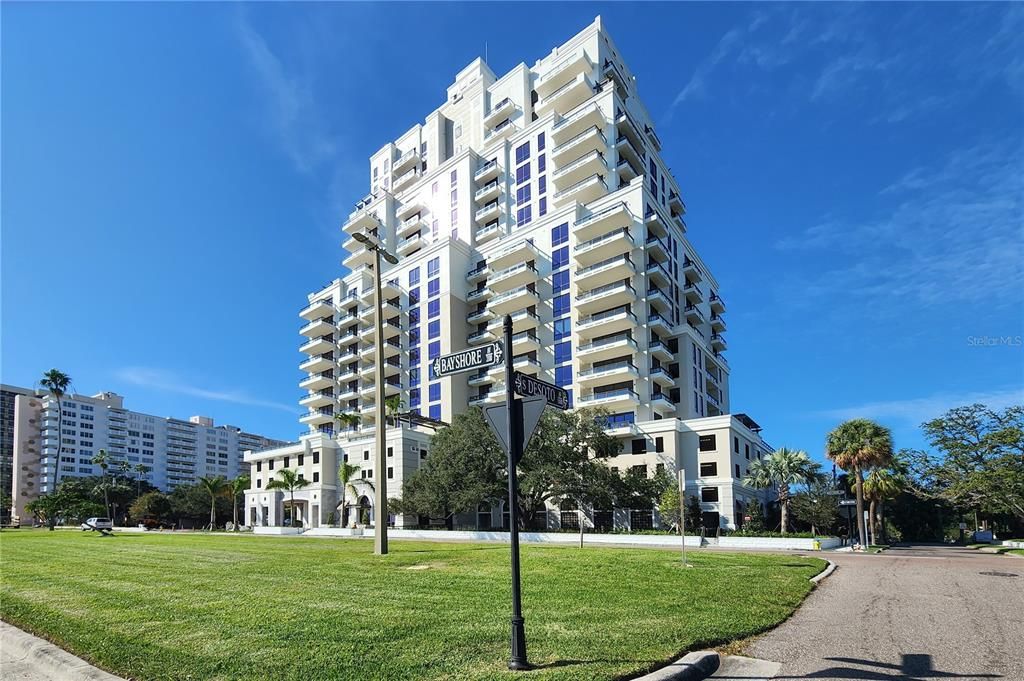 Active With Contract: $9,500 (2 beds, 3 baths, 2068 Square Feet)