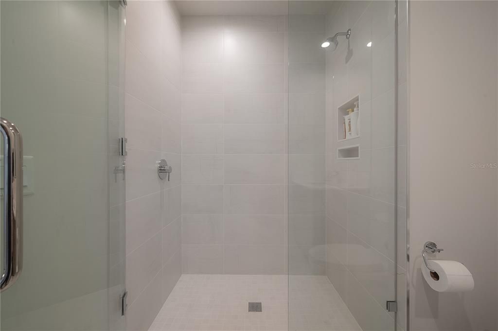 Active With Contract: $9,500 (2 beds, 3 baths, 2068 Square Feet)