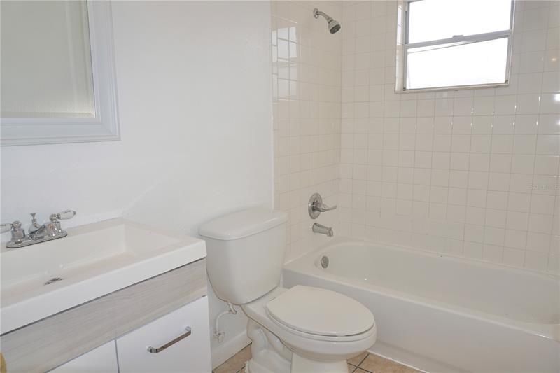 Недавно арендовано: $1,100 (2 спален, 1 ванн, 812 Квадратных фут)