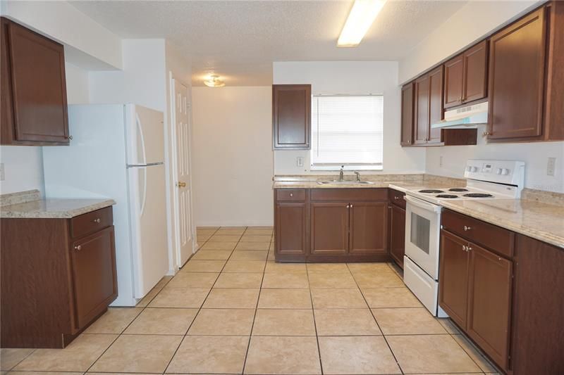 Recently Rented: $1,100 (2 beds, 1 baths, 812 Square Feet)